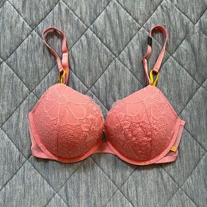 Victoria’s Secret push up bra 34D